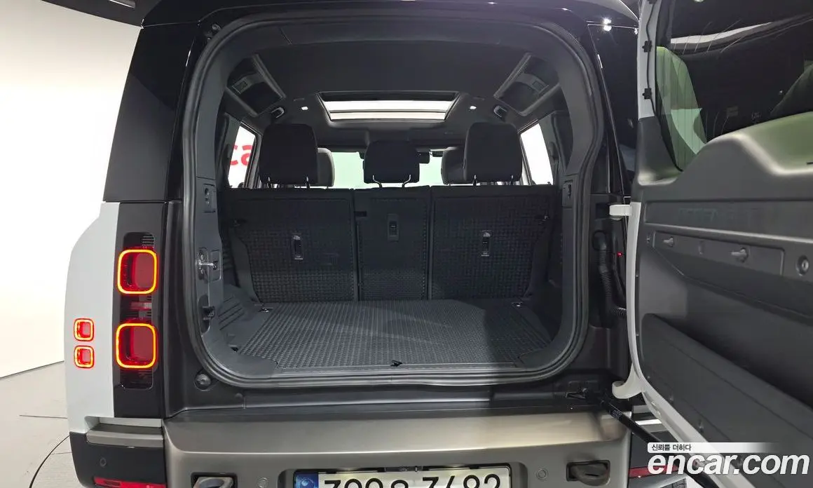 Land Rover Defender 2023 2.0 автомат (гидро), фото 26
