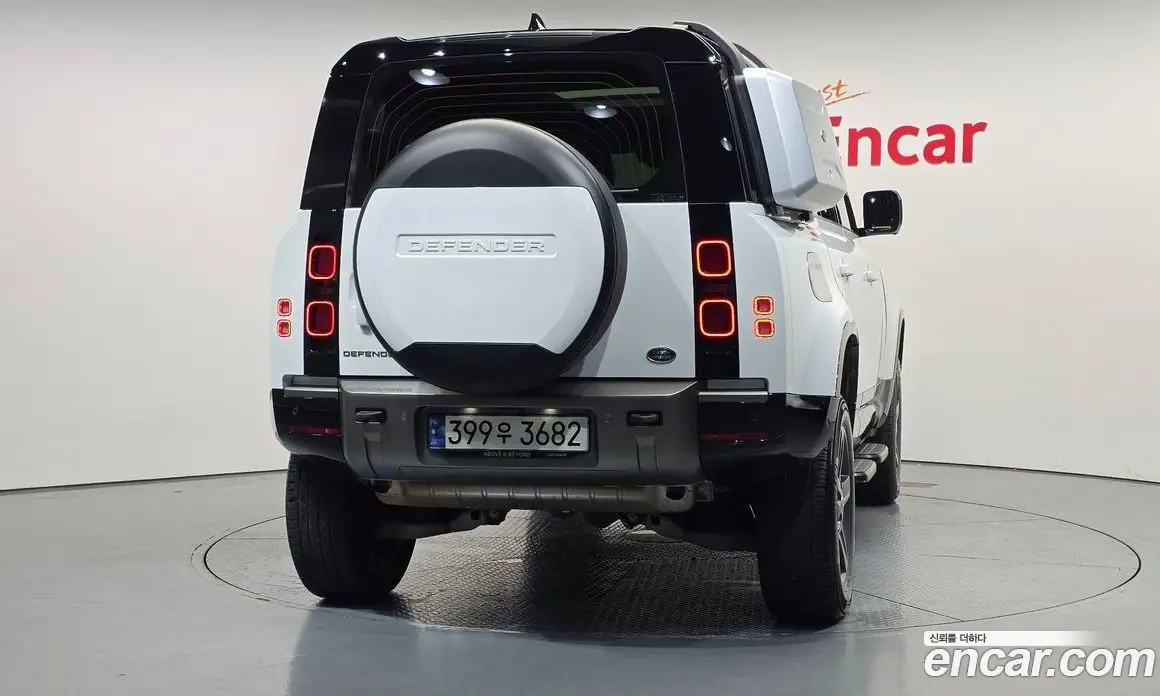 Land Rover Defender 2023 2.0 автомат (гидро), фото 4