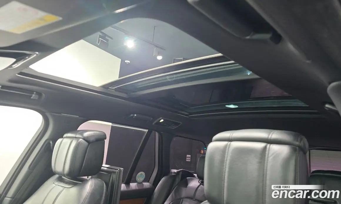 Land Rover Range Rover 2018 4.4 автомат (гидро), фото 17
