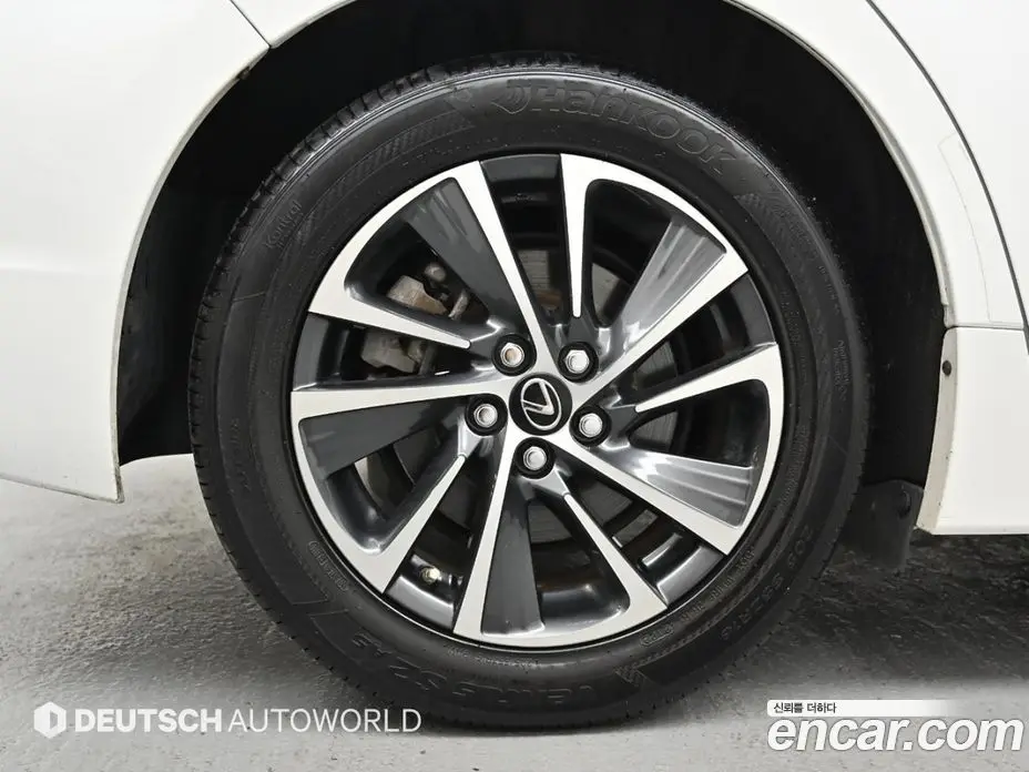 Lexus CT200h 2018 1.8 автомат (гидро), фото 5
