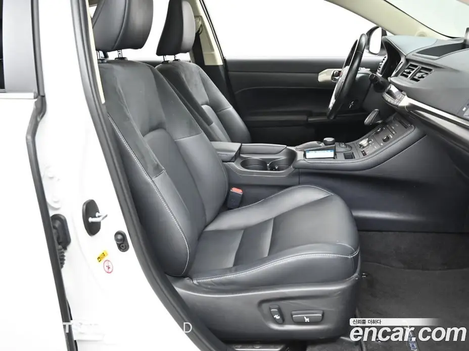 Lexus CT200h 2018 1.8 автомат (гидро), фото 10