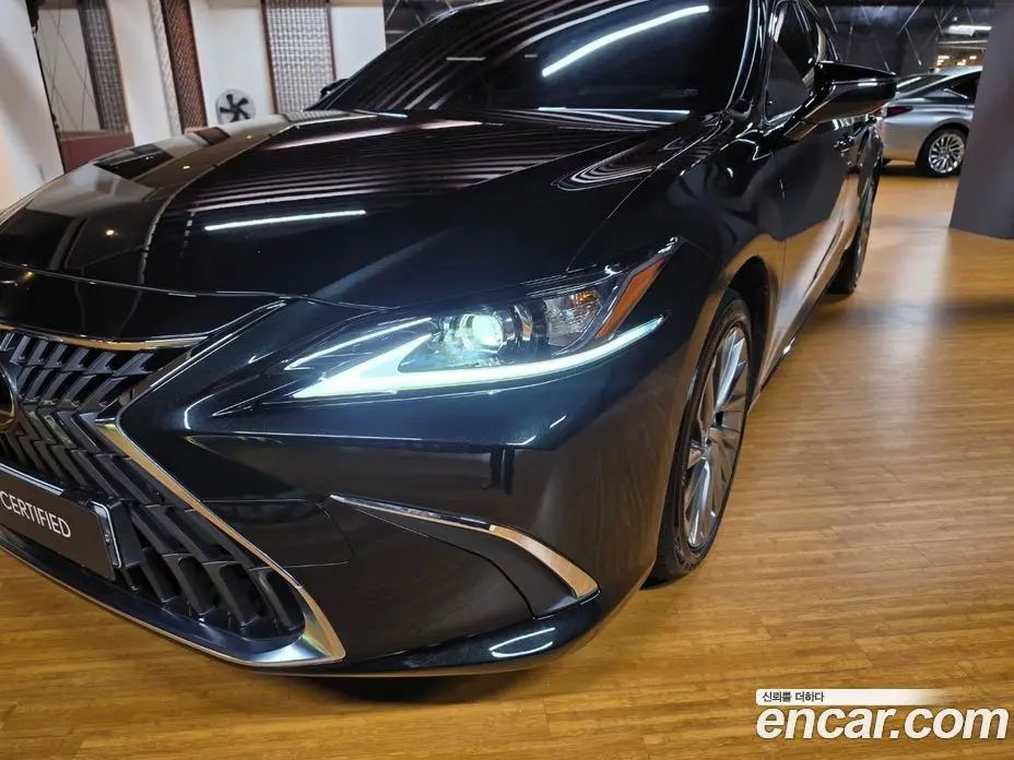 Lexus ES 2020 2.5 автомат (вариатор), фото 15
