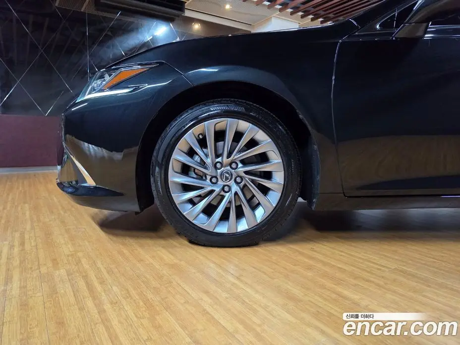 Lexus ES 2020 2.5 автомат (вариатор), фото 5