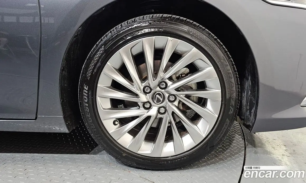 Lexus ES 2021 2.5 автомат (гидро), фото 7