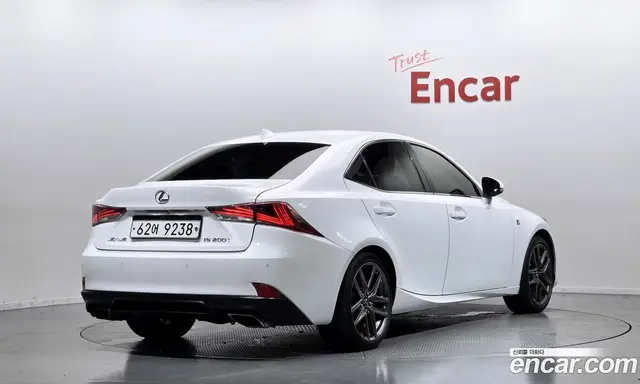 Lexus IS 2017 2.0 автомат (гидро), миниатюра 2
