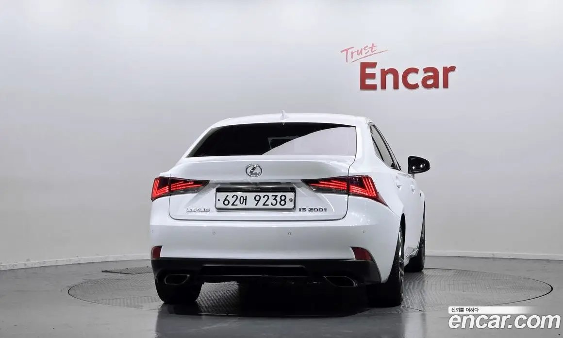 Lexus IS 2017 2.0 автомат (гидро), фото 4