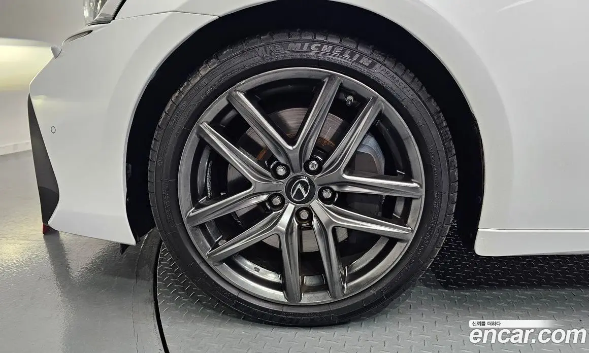 Lexus IS 2017 2.0 автомат (гидро), фото 5