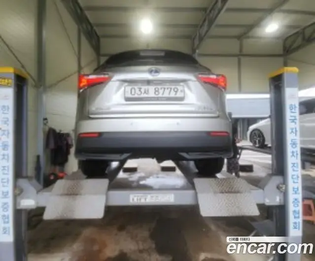 Lexus NX 2017 2.5 автомат (гидро), миниатюра 2