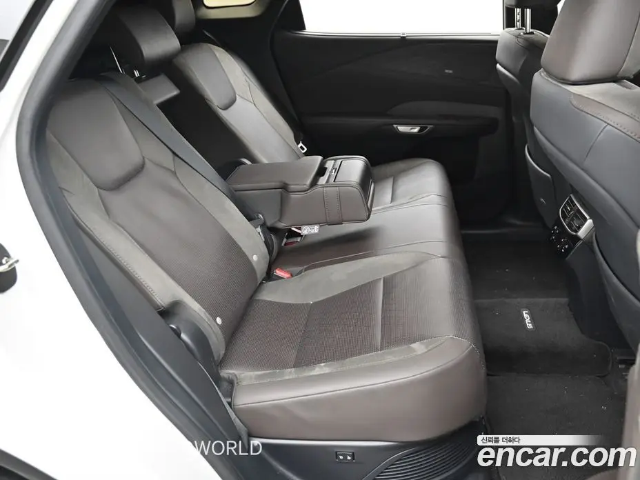 Lexus RX 2024 2.5 автомат (гидро), фото 12