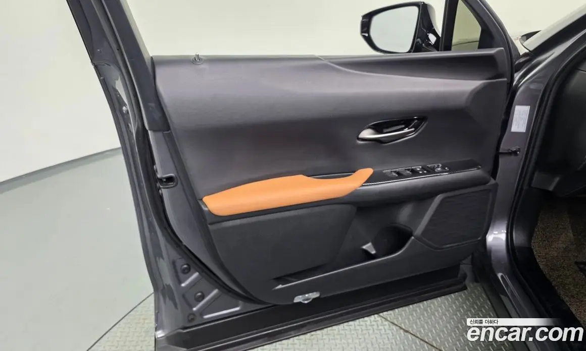 Lexus UX 2019 2.0 автомат (гидро), фото 14