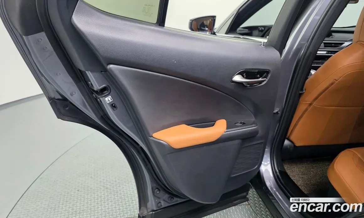 Lexus UX 2019 2.0 автомат (гидро), фото 15