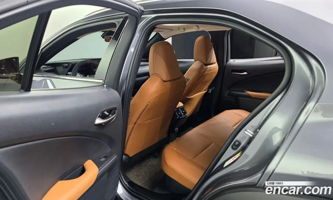 Lexus UX 2019 2.0 автомат (гидро), фото 16