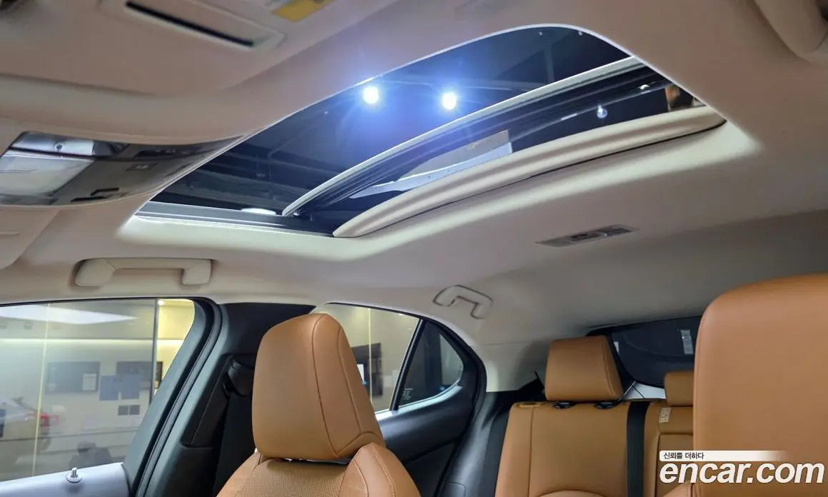 Lexus UX 2019 2.0 автомат (гидро), фото 24