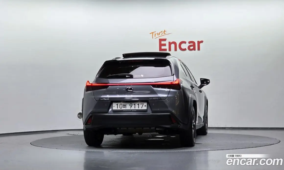 Lexus UX 2019 2.0 автомат (гидро), фото 4