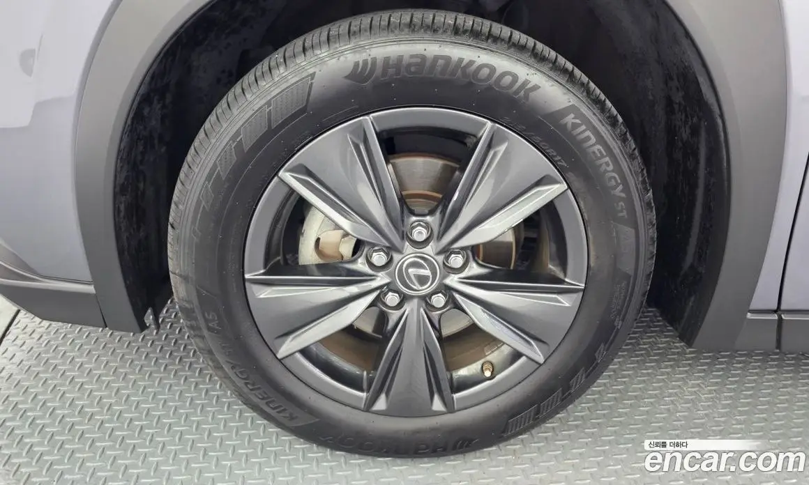Lexus UX 2019 2.0 автомат (гидро), фото 5