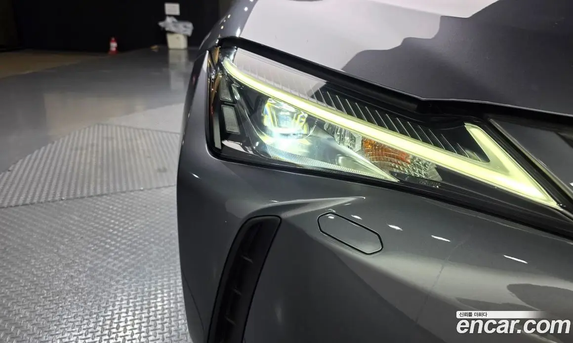 Lexus UX 2019 2.0 автомат (гидро), фото 8
