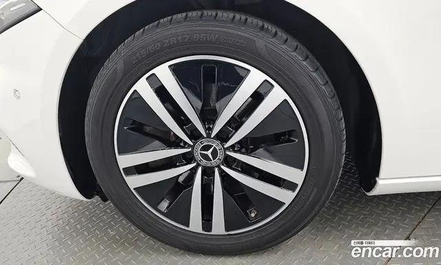 Mercedes-Benz A-Class 2021 2.0 автомат (гидро), миниатюра 4