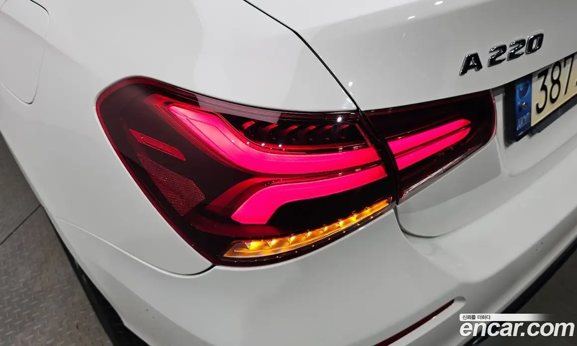 Mercedes-Benz A-Class 2021 2.0 автомат (гидро), фото 8