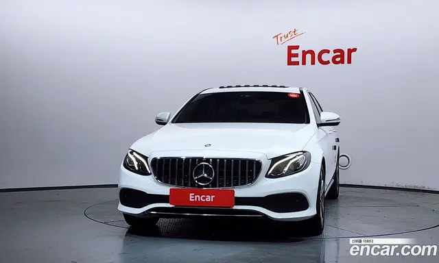 Mercedes-Benz E-Class 2019 2.0 автомат (гидро), миниатюра 3