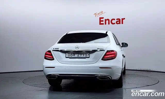 Mercedes-Benz E-Class 2019 2.0 автомат (гидро), миниатюра 4
