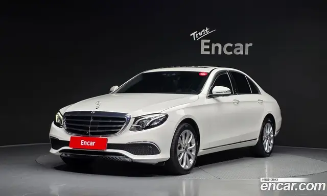 Mercedes-Benz E-Class 2020 2.0 автомат (гидро), миниатюра 1