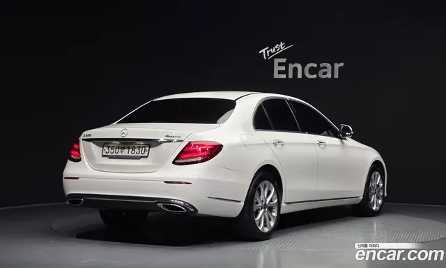 Mercedes-Benz E-Class 2020 2.0 автомат (гидро), миниатюра 2