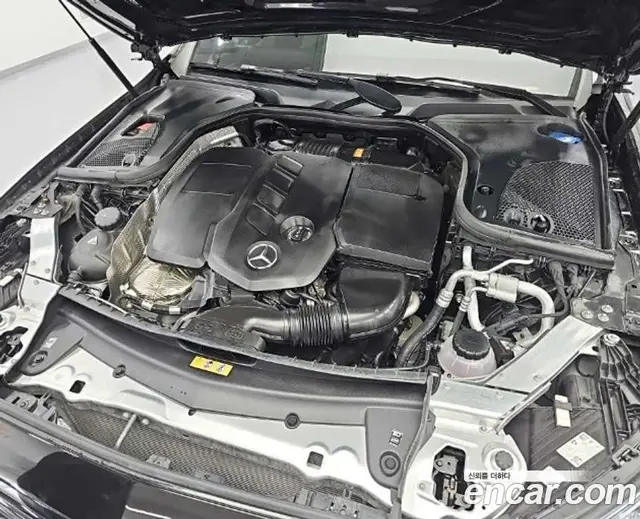 Mercedes-Benz E-Class 2023 1.9 автомат (гидро), миниатюра 5