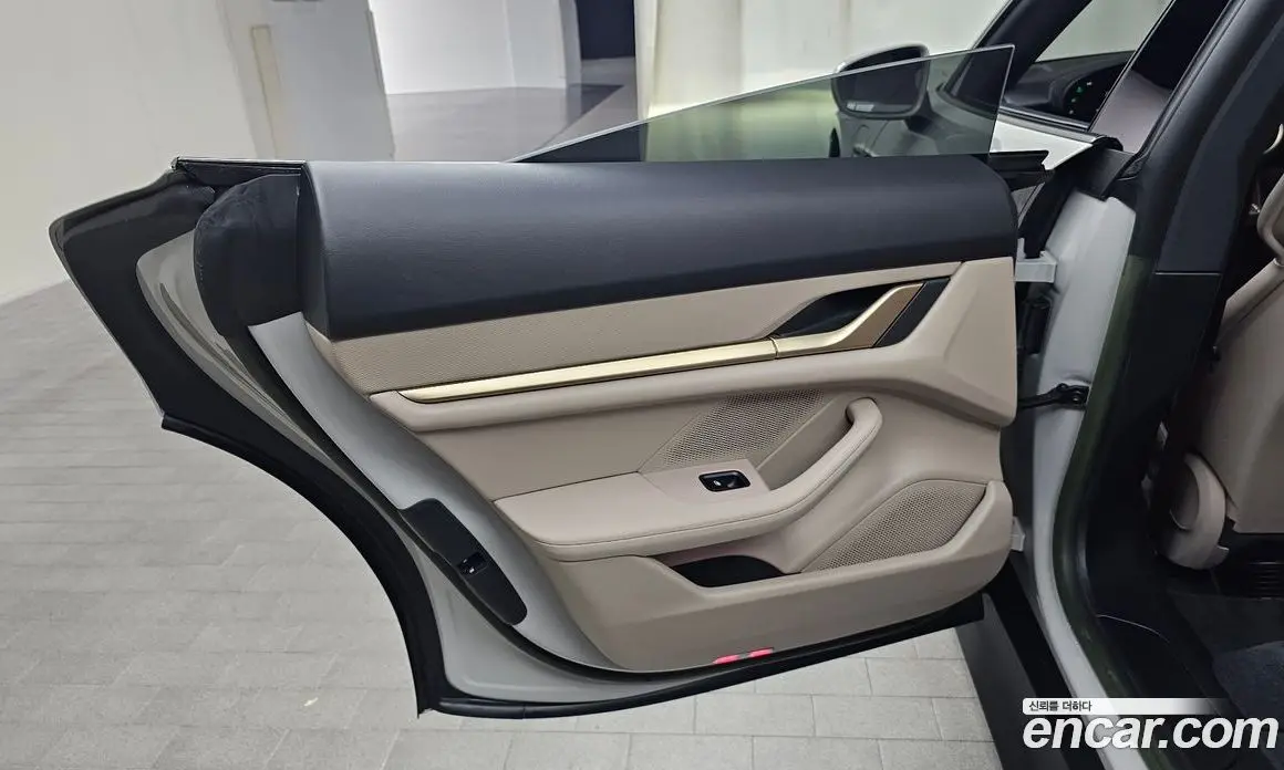 Porsche Taycan 2023 0.1 автомат (гидро), фото 15