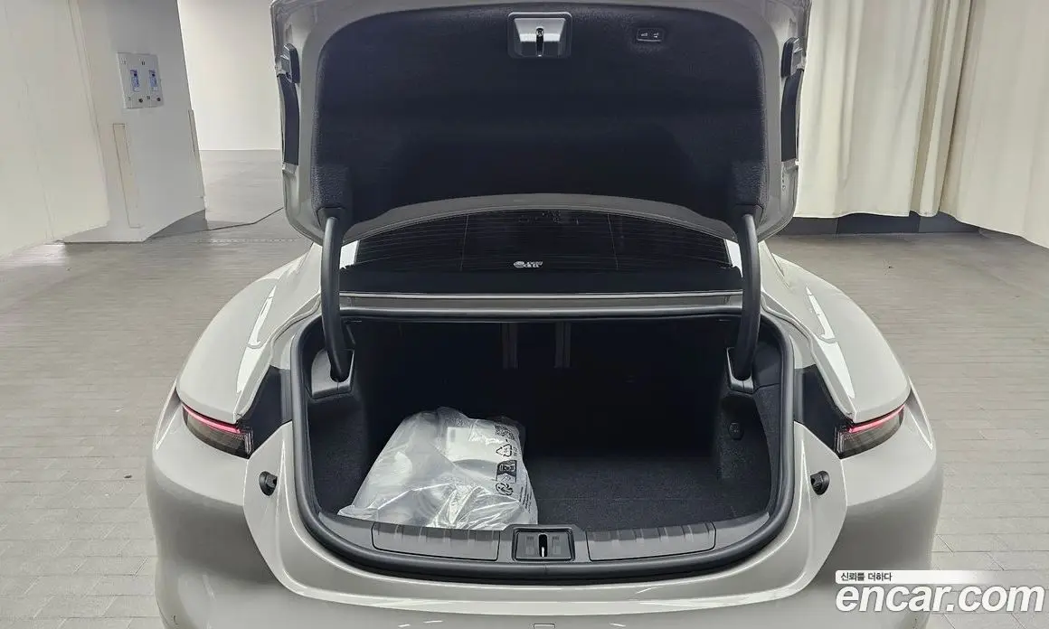 Porsche Taycan 2023 0.1 автомат (гидро), фото 25