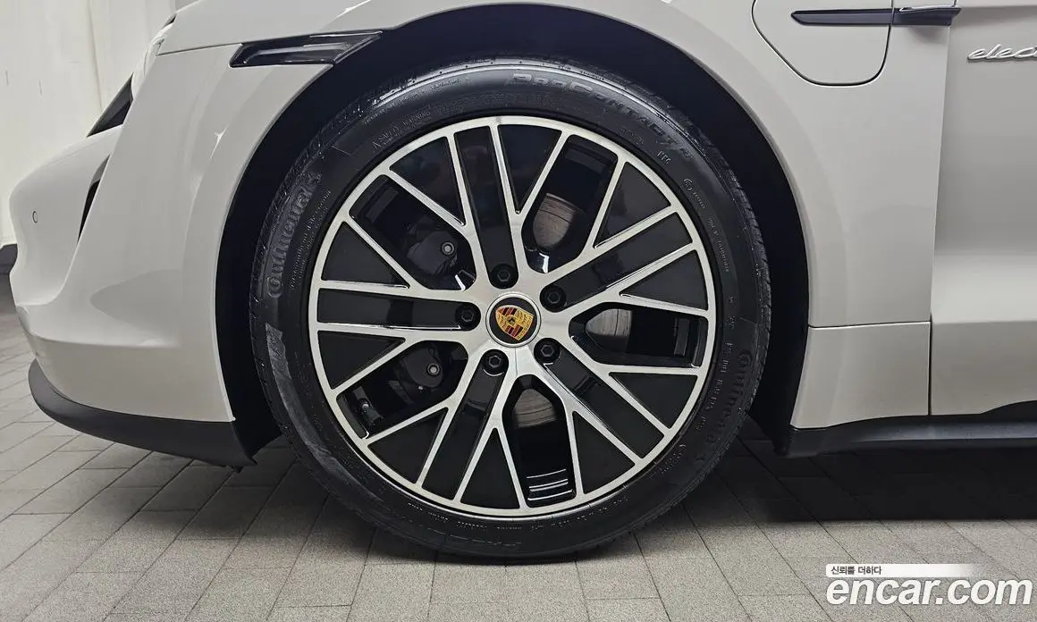 Porsche Taycan 2023 0.1 автомат (гидро), фото 5