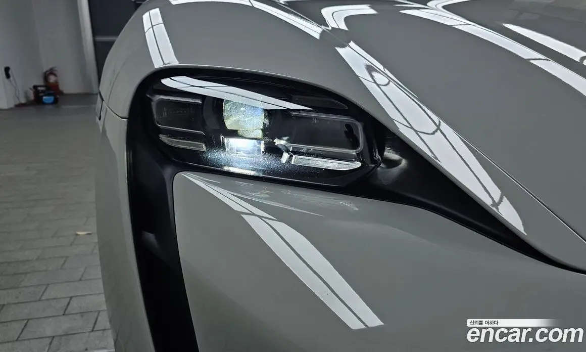 Porsche Taycan 2023 0.1 автомат (гидро), фото 8