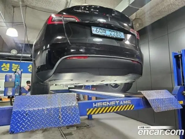 Tesla Model Y 2021 автомат (гидро), миниатюра 2