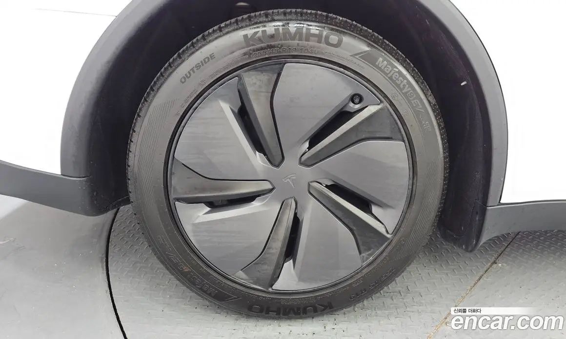 Tesla Model Y 2025 0.2 автомат (гидро), фото 4