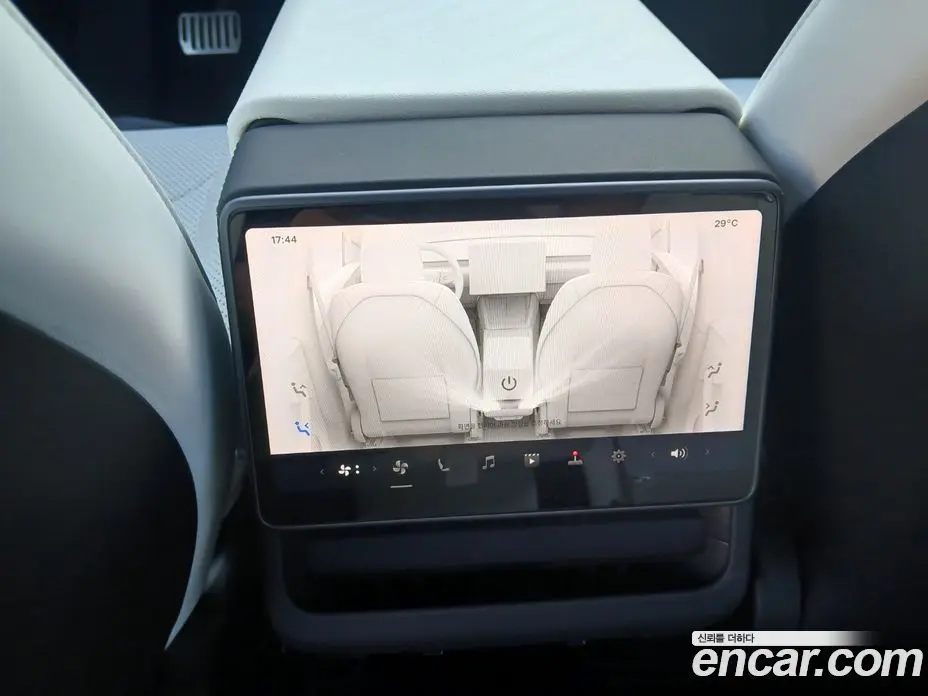 Tesla Model Y 2025 0.2 автомат (гидро), фото 15