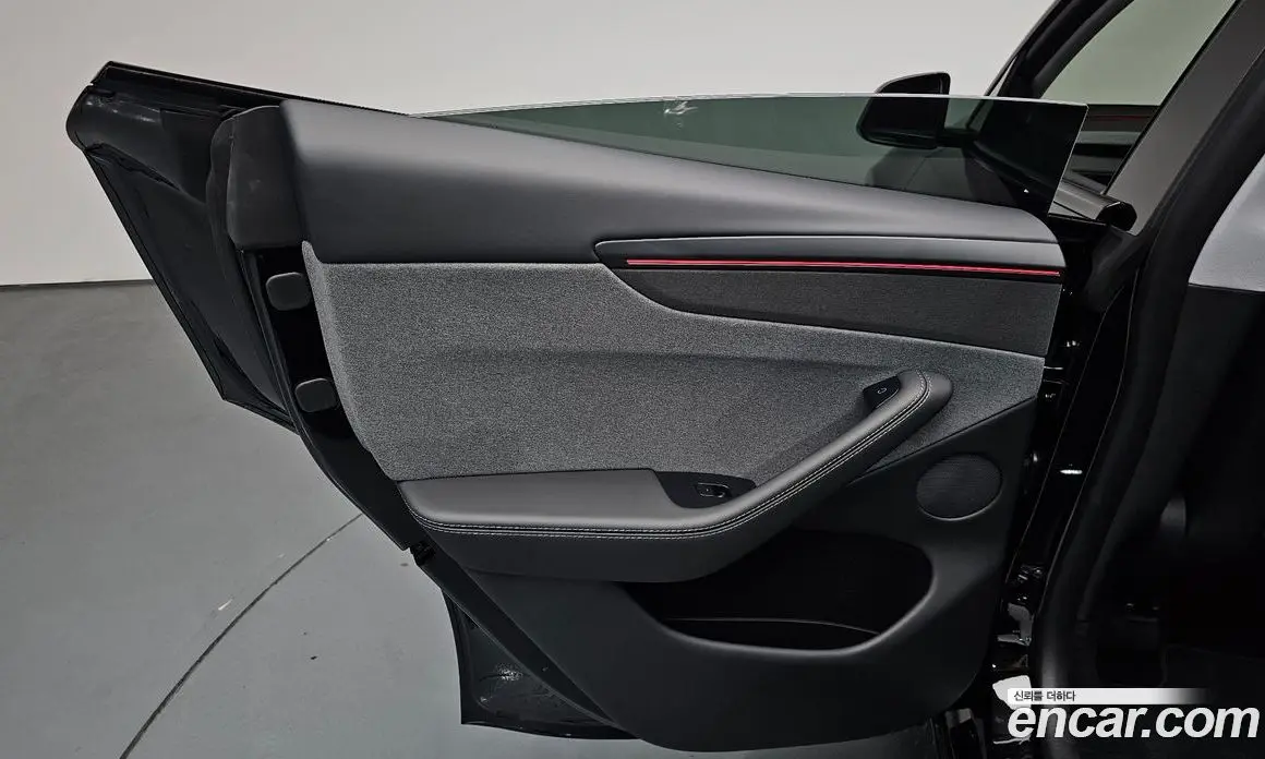 Tesla Model Y 2025 0.2 автомат (гидро), фото 14