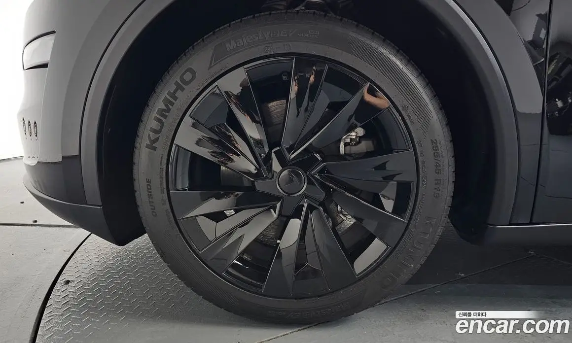 Tesla Model Y 2025 0.2 автомат (гидро), фото 4