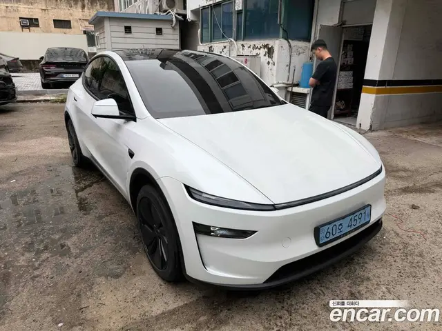 Tesla Model Y 2026 автомат (гидро), миниатюра 2