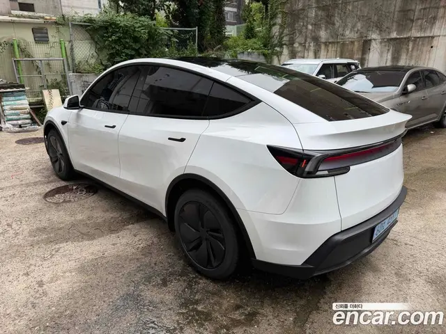 Tesla Model Y 2026 автомат (гидро), миниатюра 4