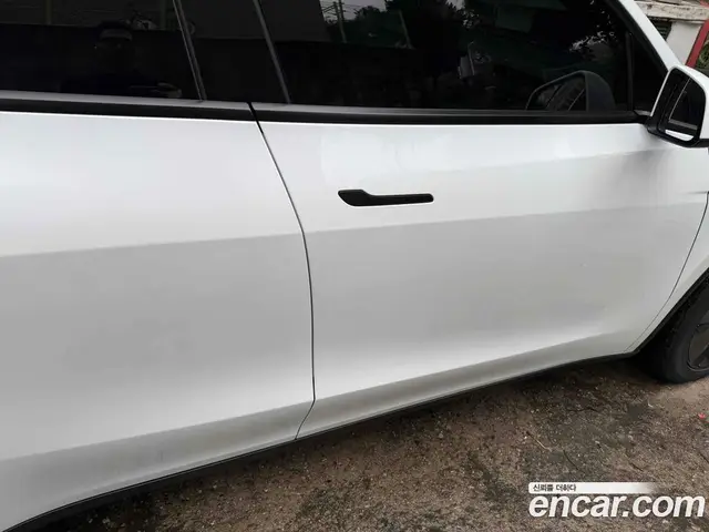 Tesla Model Y 2026 автомат (гидро), миниатюра 7