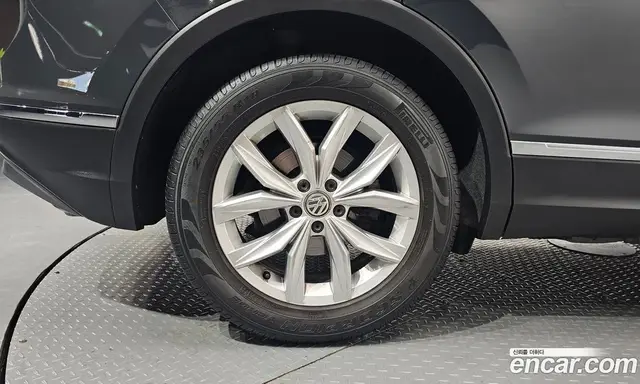 Volkswagen Tiguan 2020 2.0 автомат (гидро), миниатюра 5