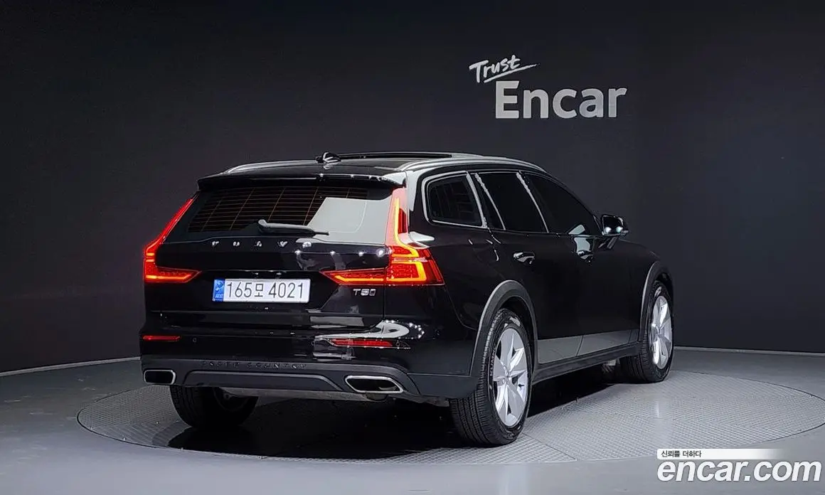 Volvo V60 2019 2.0 автомат (гидро), фото 2 Volvo V60 2019 2.0 автомат (гидро), фото 2