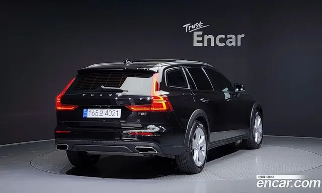 Volvo V60 2019 2.0 автомат (гидро), миниатюра 2 Volvo V60 2019 2.0 автомат (гидро), миниатюра 2