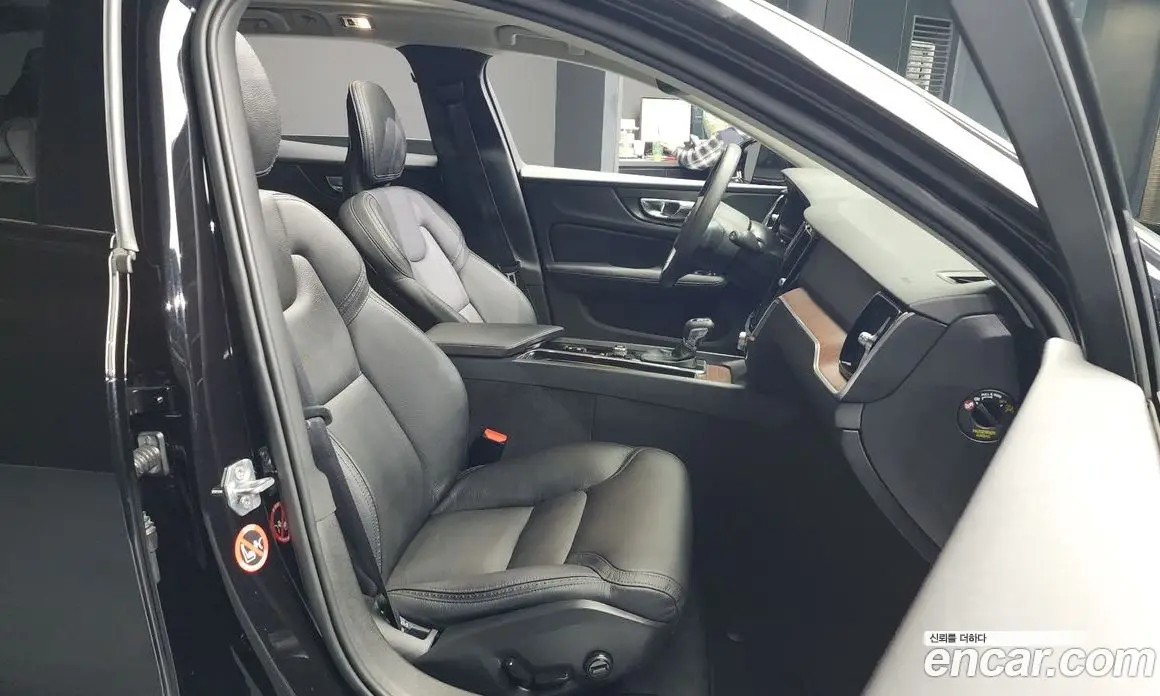 Volvo V60 2019 2.0 автомат (гидро), фото 11 Volvo V60 2019 2.0 автомат (гидро), фото 11