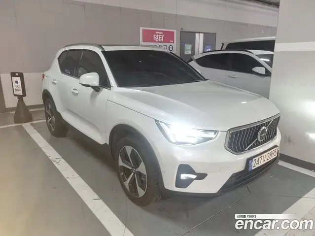 Volvo XC40 2023 2.0 автомат (гидро), миниатюра 2