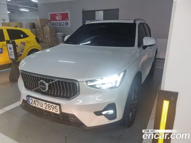 Volvo XC40 2023 2.0 автомат (гидро), миниатюра 3