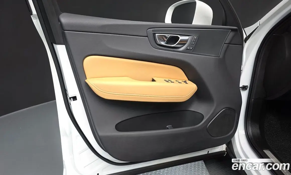 Volvo XC60 2018 2.0 автомат (гидро), фото 14