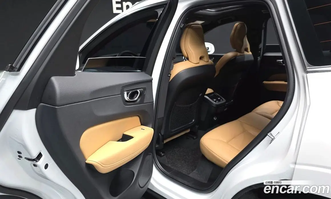 Volvo XC60 2018 2.0 автомат (гидро), фото 16