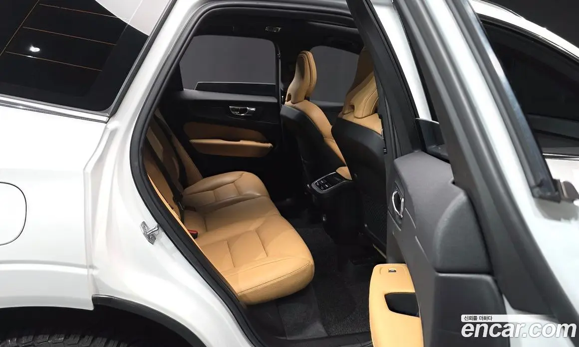 Volvo XC60 2018 2.0 автомат (гидро), фото 18