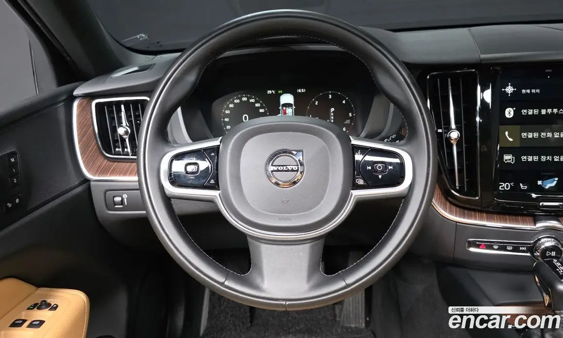 Volvo XC60 2018 2.0 автомат (гидро), фото 19