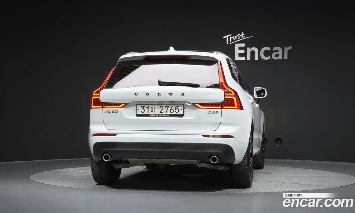 Volvo XC60 2018 2.0 автомат (гидро), фото 4
